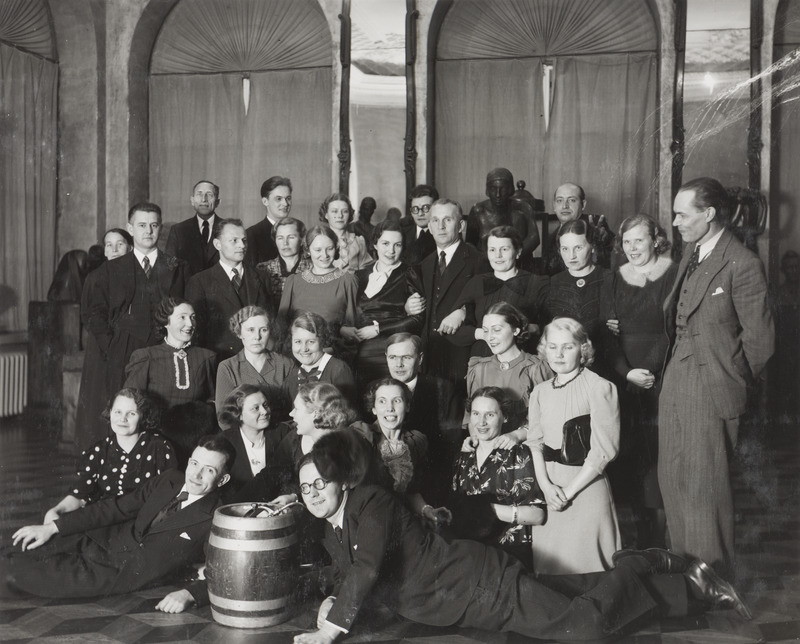 ERM-i töötajad peavad ühist jõulupidu 1937. aastal Raadi lossis.