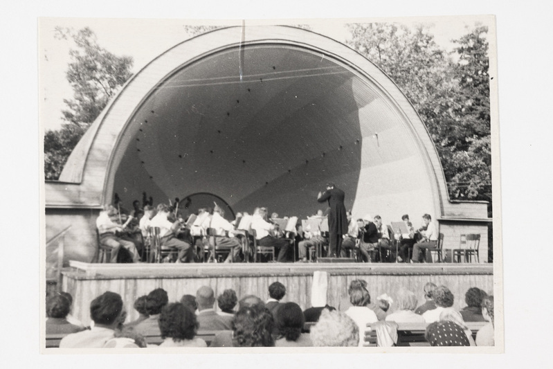 Sindi estraadiorkestri suvemäng Pärnu kõlakojas 1960.-dail aastail