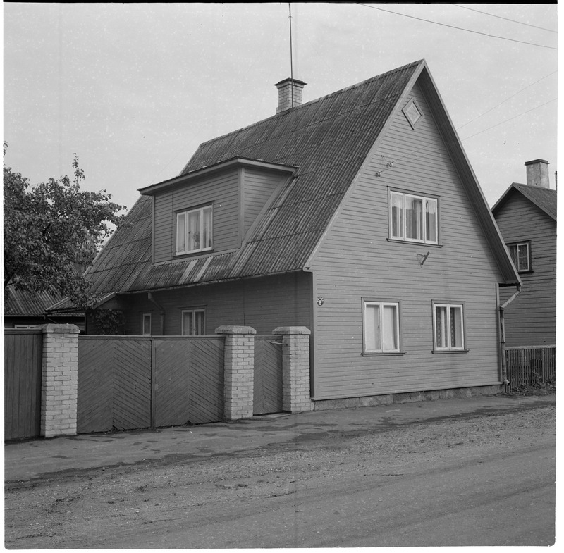 Tartu, Lubja tänav. Vaade Puiestee tänavalt Raadi kalmistu suunas.