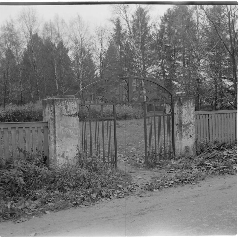 Tartu, Raadi kalmistu Nurme tänava ääres.