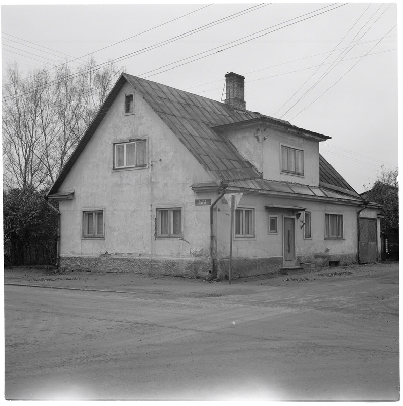 Tartu, Peetri 19, ehitatud peale sõda. Liiva tänava nurgal.