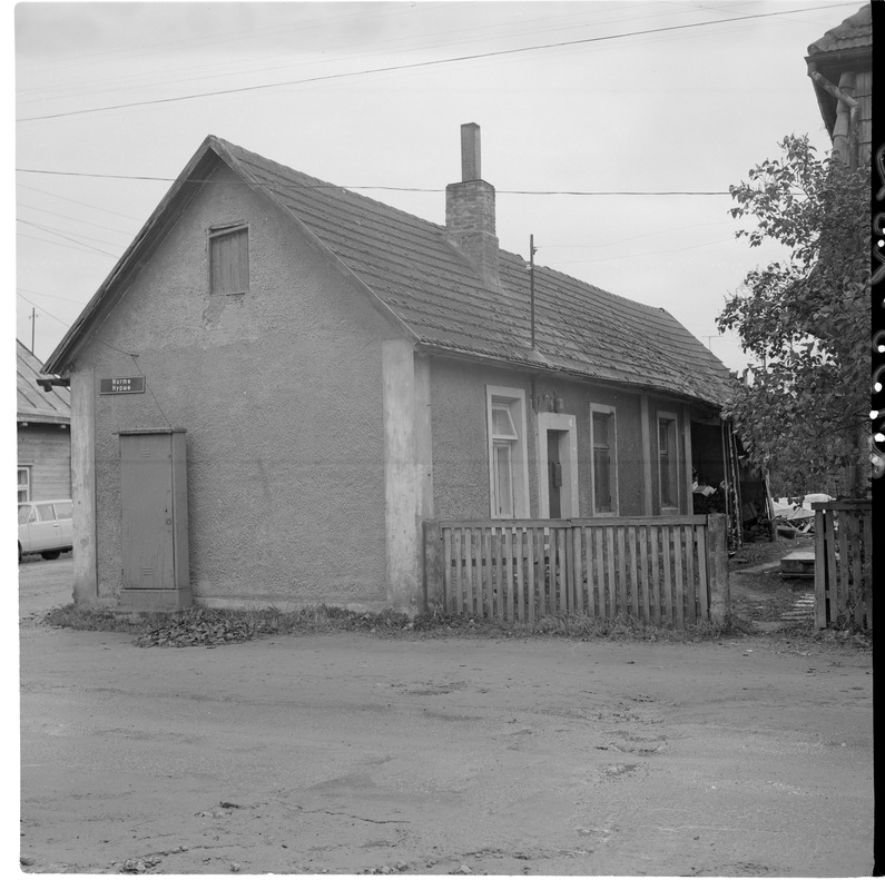 Tartu, Nurme 7, ehitatud umbes 1920. aastal. Endine apteegi kõrvalhoone. Praegu elamu.