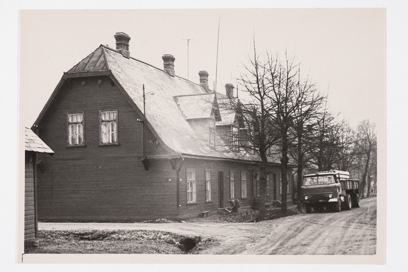 Üks 1911. aastal ehitatud puukasarmutest