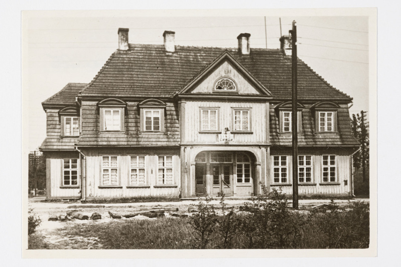 Sindi raudteejaam. 1971. a. võeti raudteerööpad üles