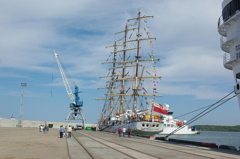 Purjelaev „Dar Mùodzieýy” Tallinna Vanasadamas.
