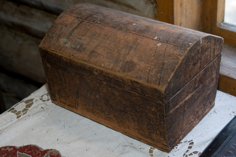 Laegas kambri laual Paduvere talumuuseumi rehielamus