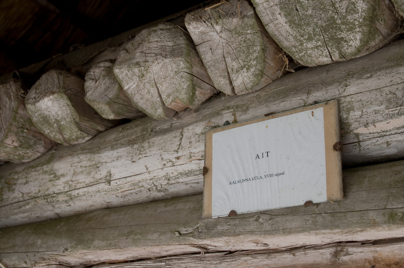 Silt Paduvere talumuuseumi aida seinal