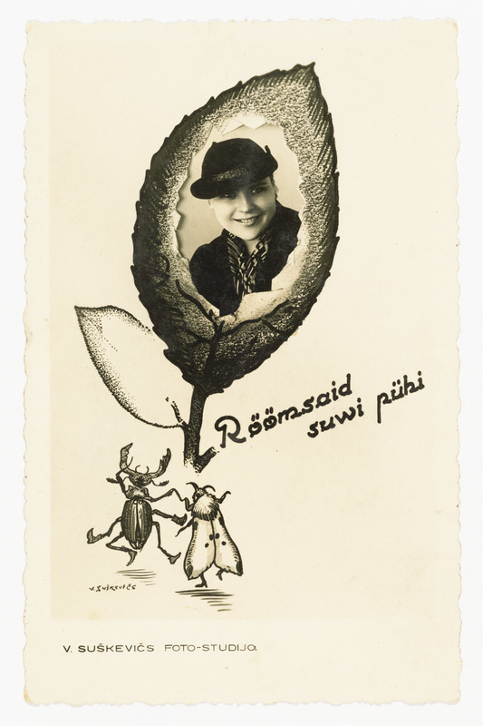 Fotopostkaart tantsivate putukate ja tärkavas lehes naisepildiga