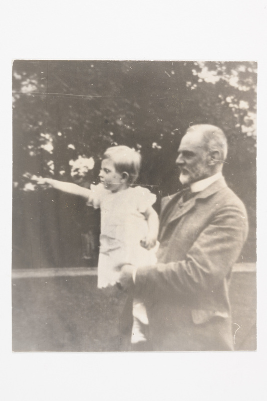 Sangaste krahv Friedrich Berg (rukkikrahv) oma lapselapsega
