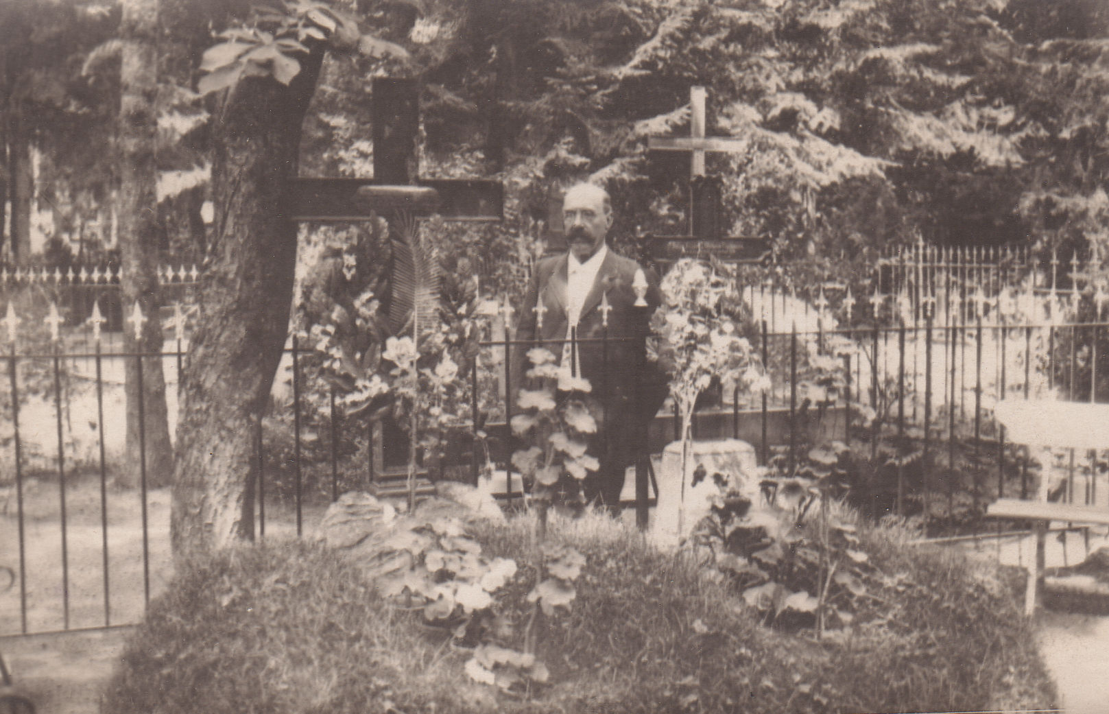 Georg Hackenschmidti vanemate haud Tartus Raadi kalmistul