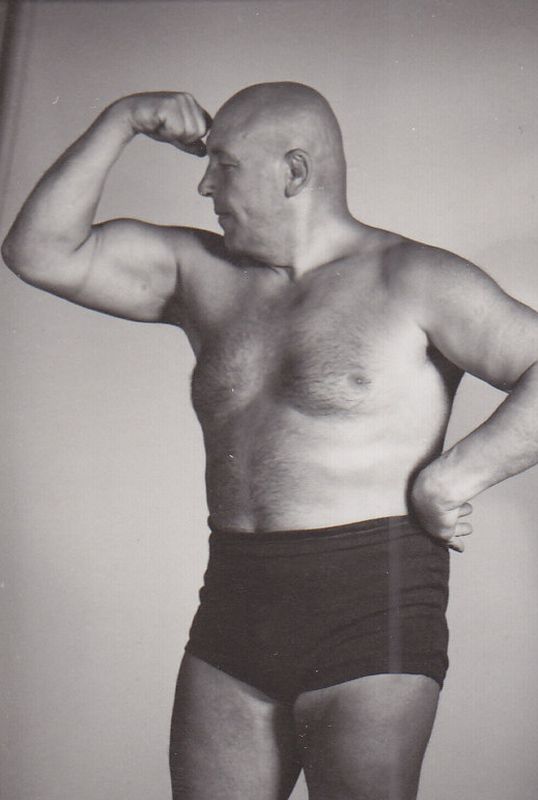 Elukutseline maadleja Gustav Rauer