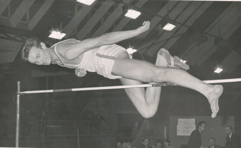 Jüri Tarmak kõrgushüppel