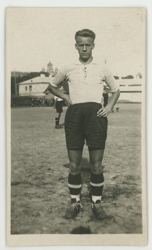 Jalgpallur ja jäähokimängija Ants Koovit