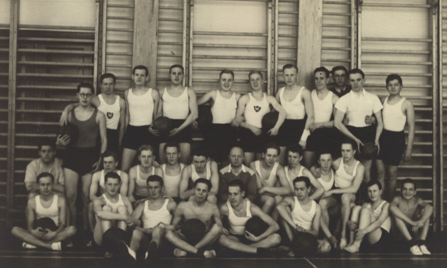 Kehalise kasvatuse tund Jakob Westholmi Erahumanitaargümnaasiumis