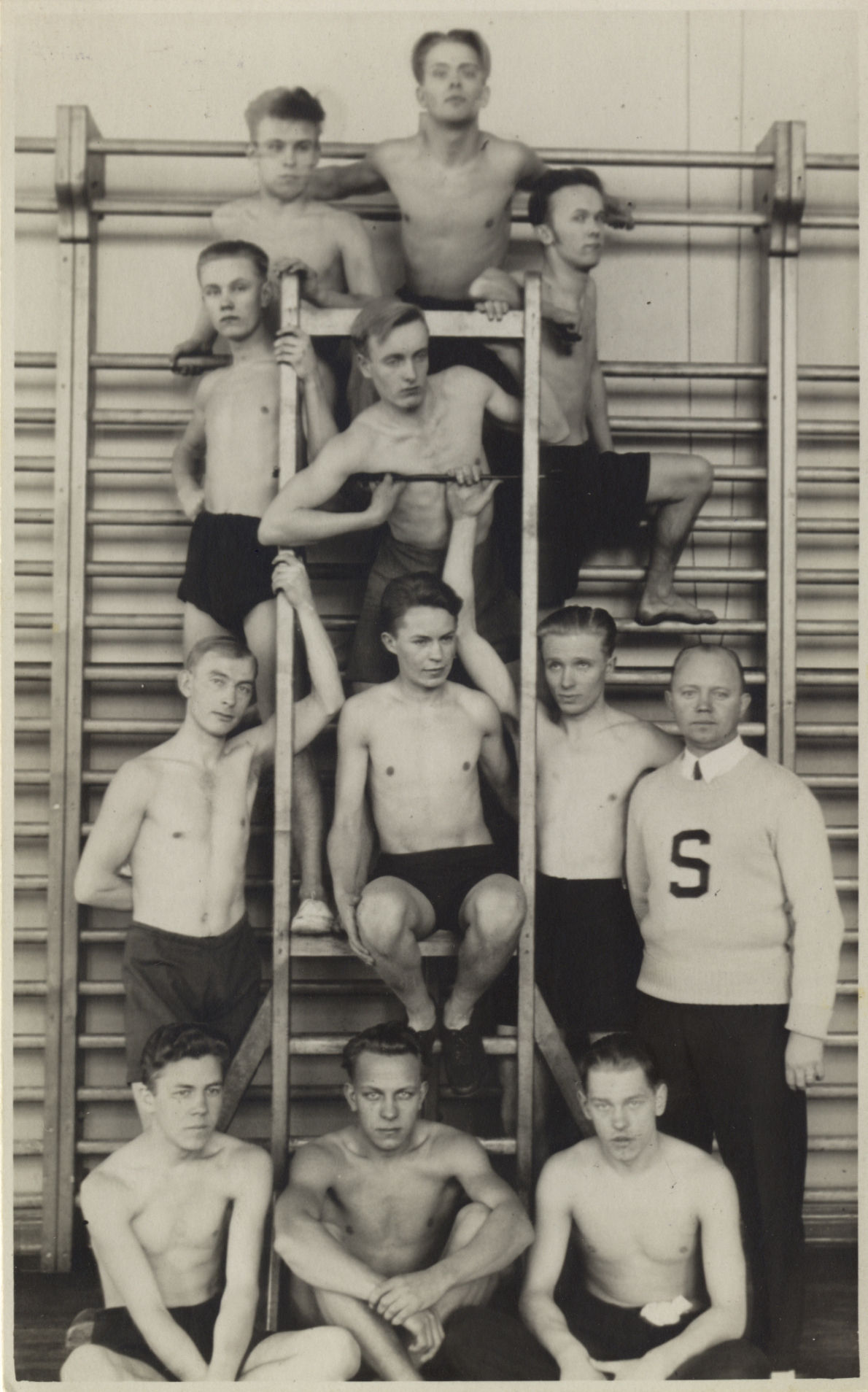 Kehalise kasvatuse tund Jakob Westholmi Erahumanitaargümnaasiumis