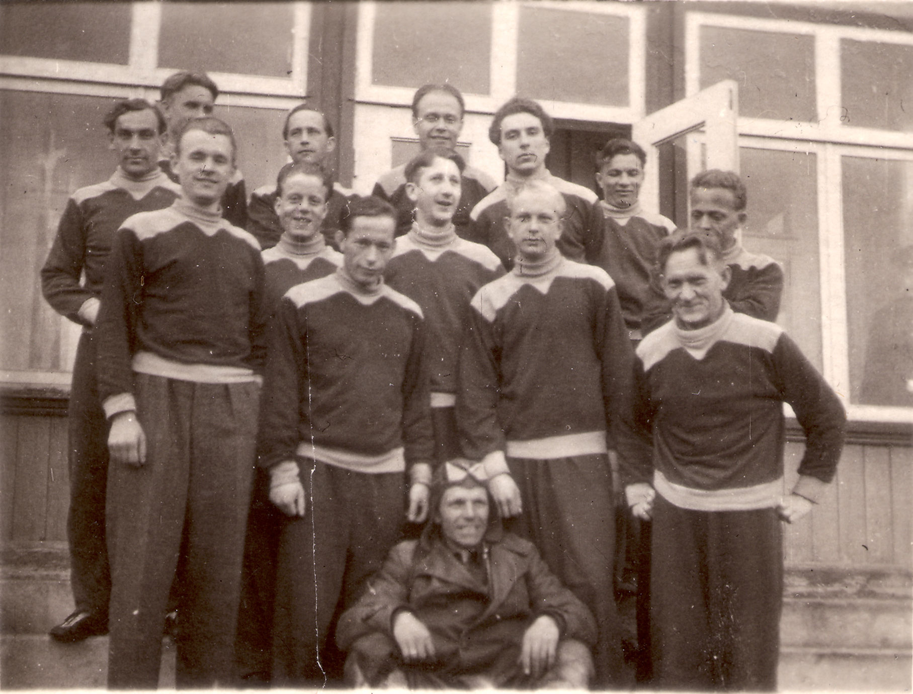 Grupp jalgpallureid Pärnus u 1940