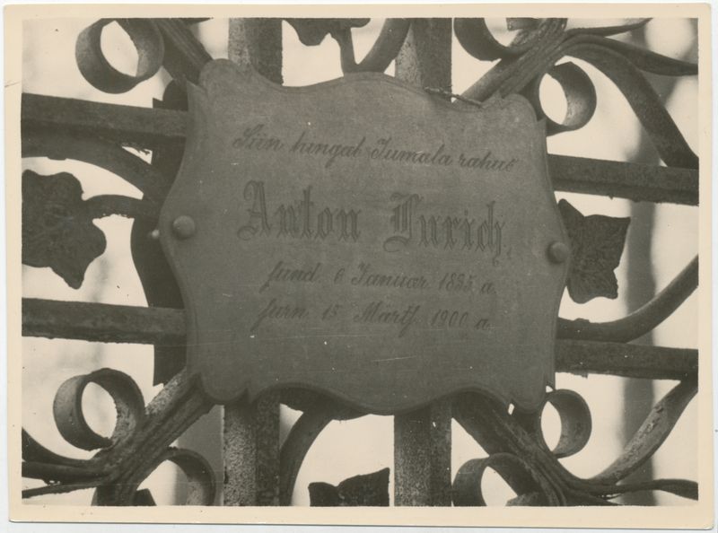 Anton Lurichi haud Väike-Maarja surnuaias