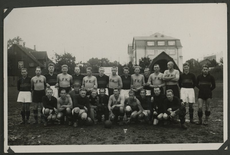 Tallinna Töölisspordi Ühingu ja "Franz Krulli" Tehase meeskonnad jalgpallis (2:1) Kalevi väljal