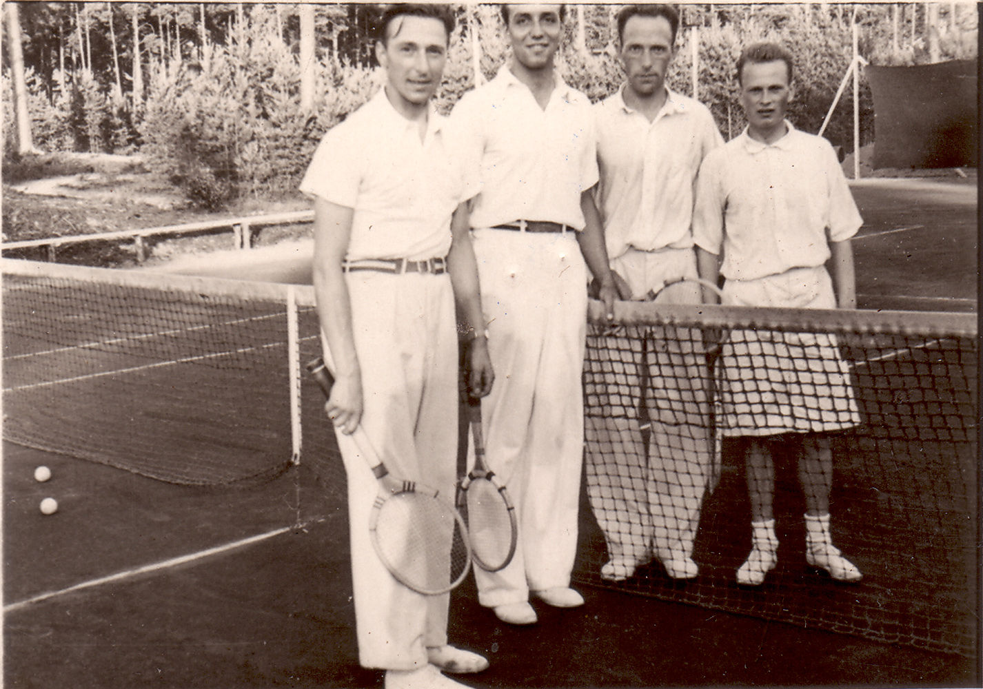 Tennisistid Riia ranna tenniseväljakul 1934