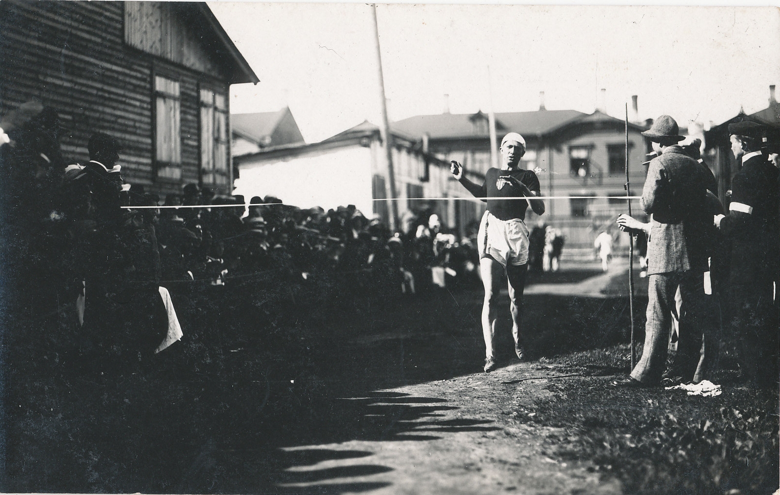 Johannes Villemson jooksmas ESS Kalevi spordiväljakul