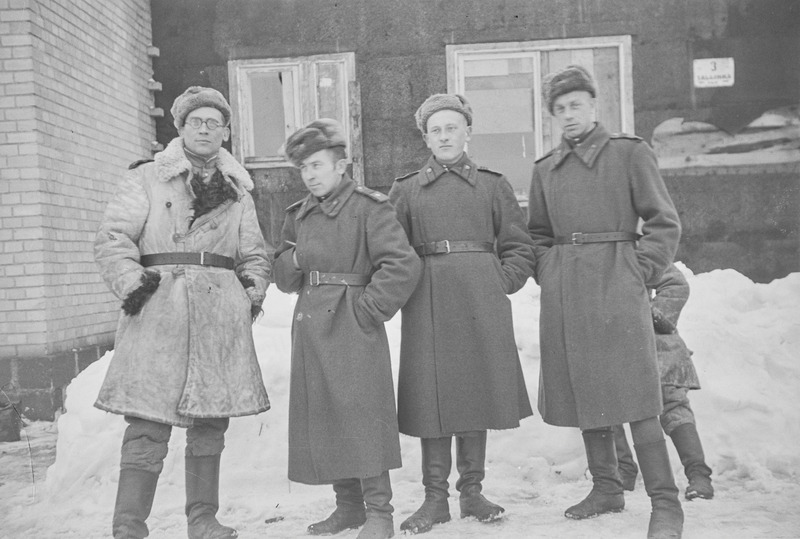 Sõdurid mundris, grupipilt