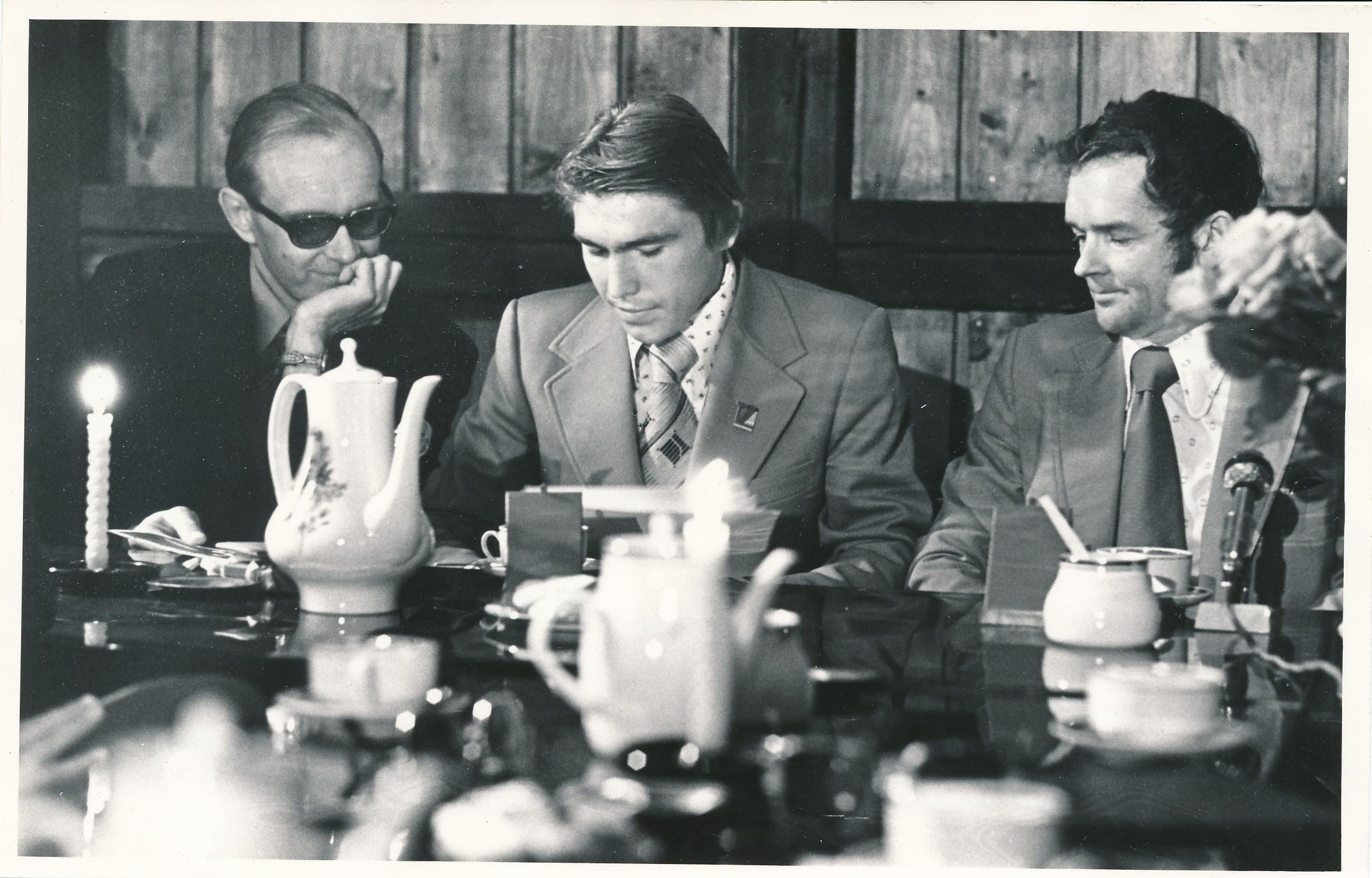 Jalgrattur Aavo Pikkuusi pressikonverents pärast 28. rahutuuri