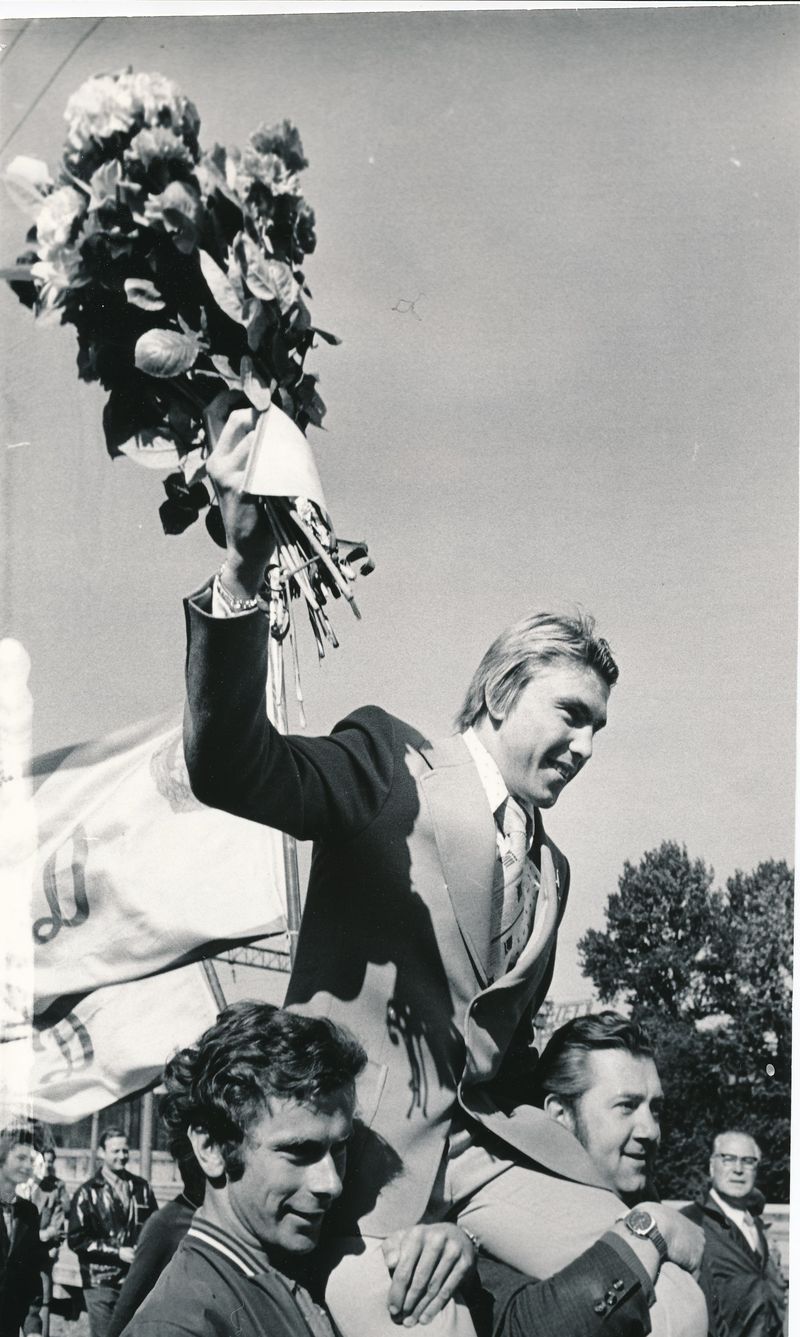 Jalgrattur Aavo Pikkuusi vastuvõtt Balti jaamas pärast 28. rahutuuri