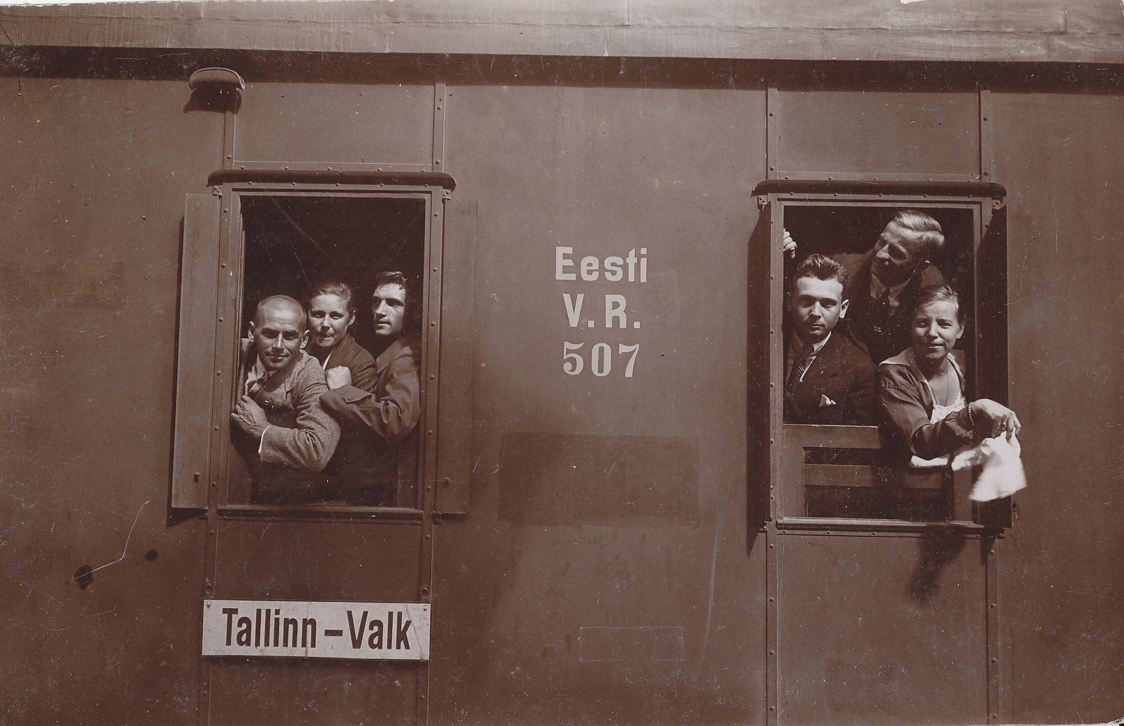 Tartu kalevlased Tallinn-Valka rongis teel Riiga