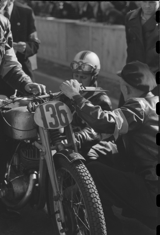 Mootorrataste ringrajasõidu meistrivõistlused 1949