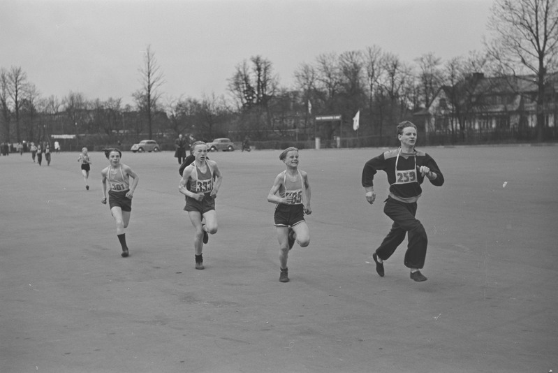 Koolinoored jooksukrossil