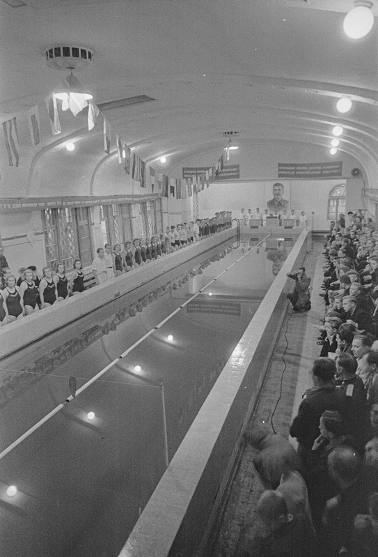 Balti spartakiaad ujumises 1950, võistlejate defilee pidulikul avamisel