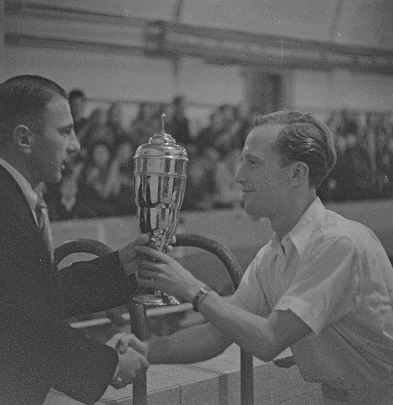 Balti spartakiaad ujumises 1950, võitjate autasustamine