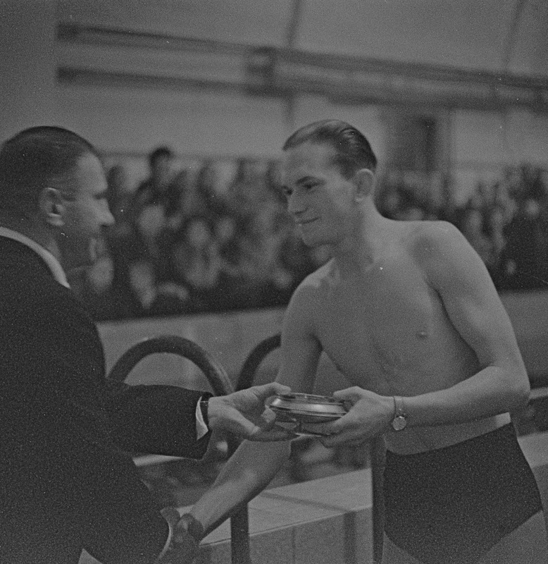 Balti spartakiaad ujumises 1950, võitjate autasustamine