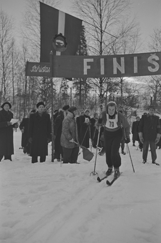 Kolhoosinoorte meistrivõistlused suusatamises 1951