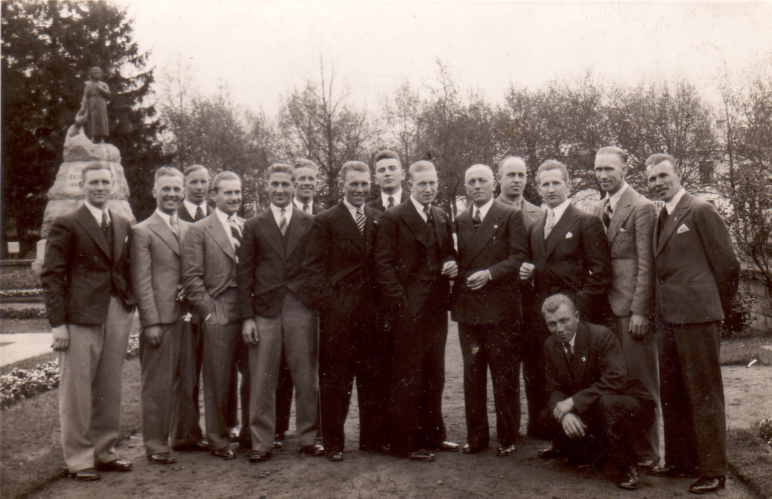 Grupp jalgpallureid Pärnus 1930. aa