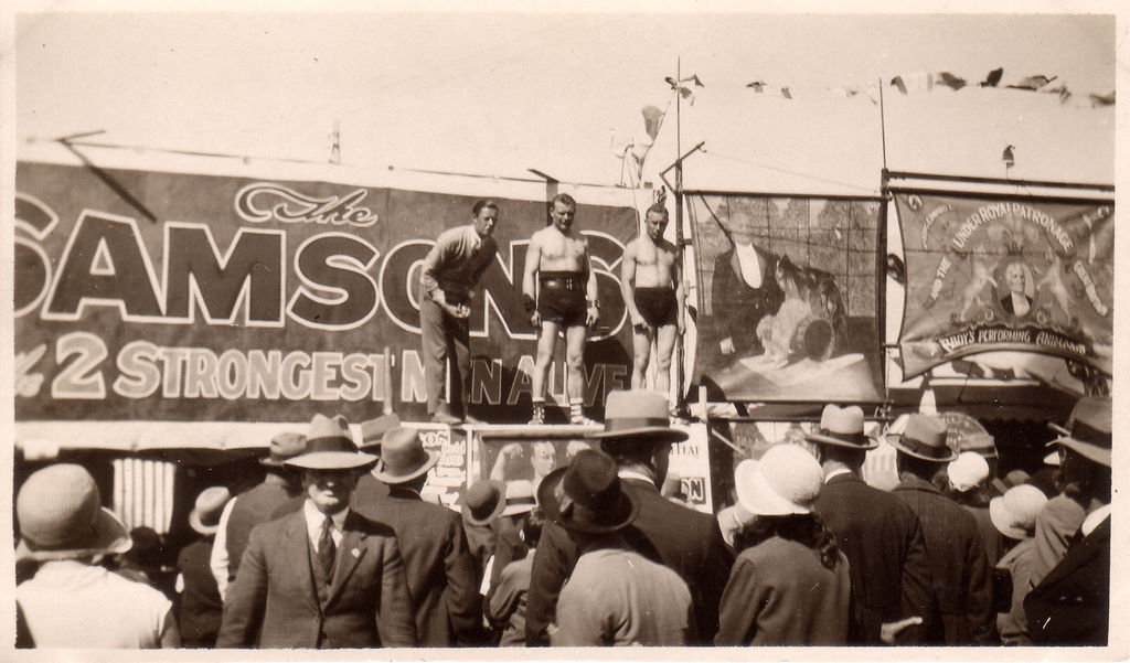 Raskejõustiklaste esinemine 1930. aa