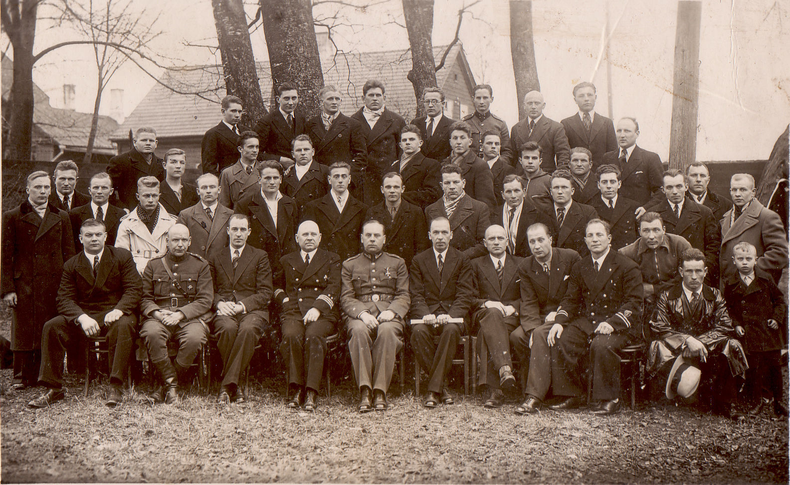 Grupp Tartu raskejõustiklasi, kaitseliitlasi ja sporditegelasi 1936