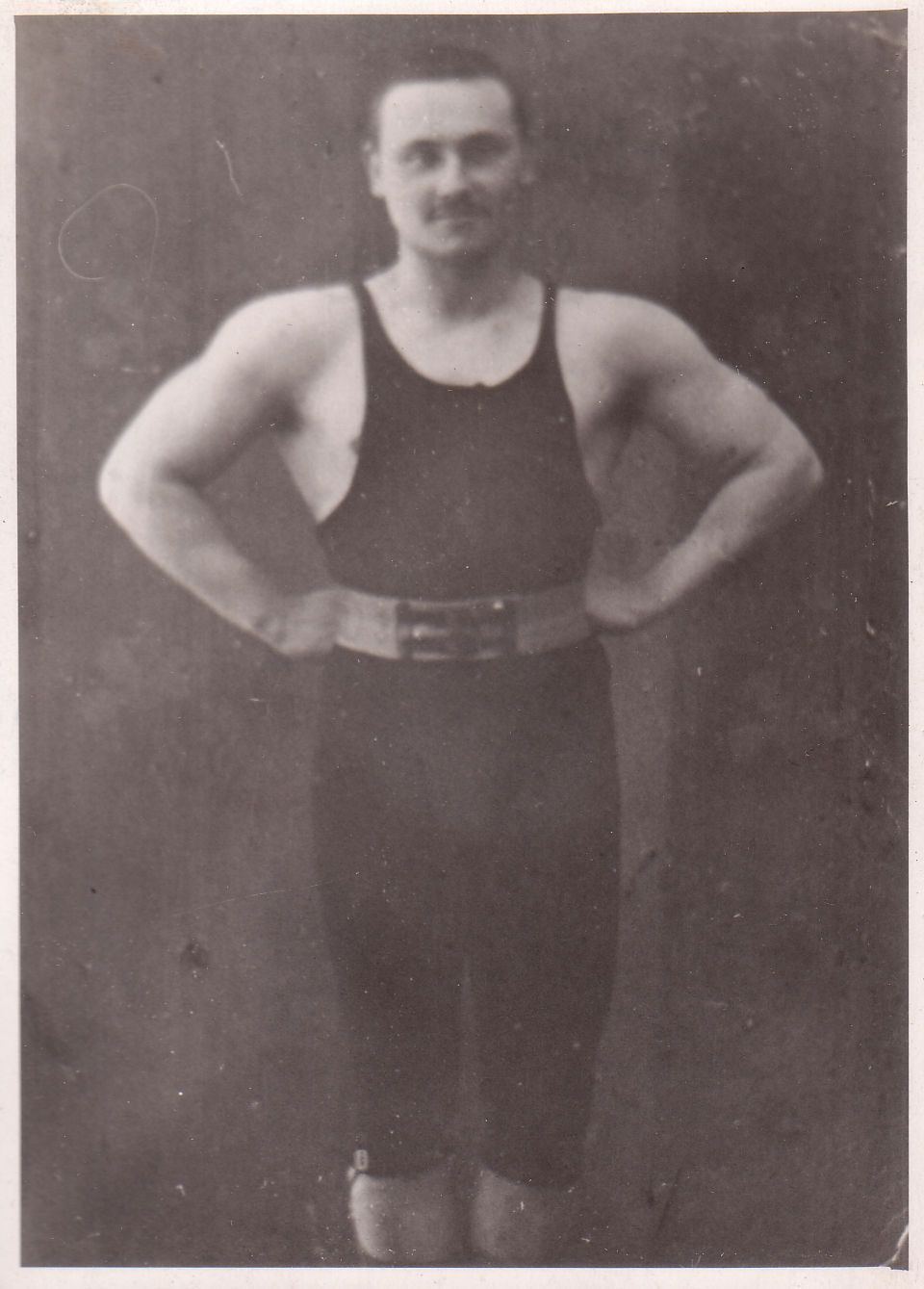 Raskejõustiklane August Lagastik 18-aastasena