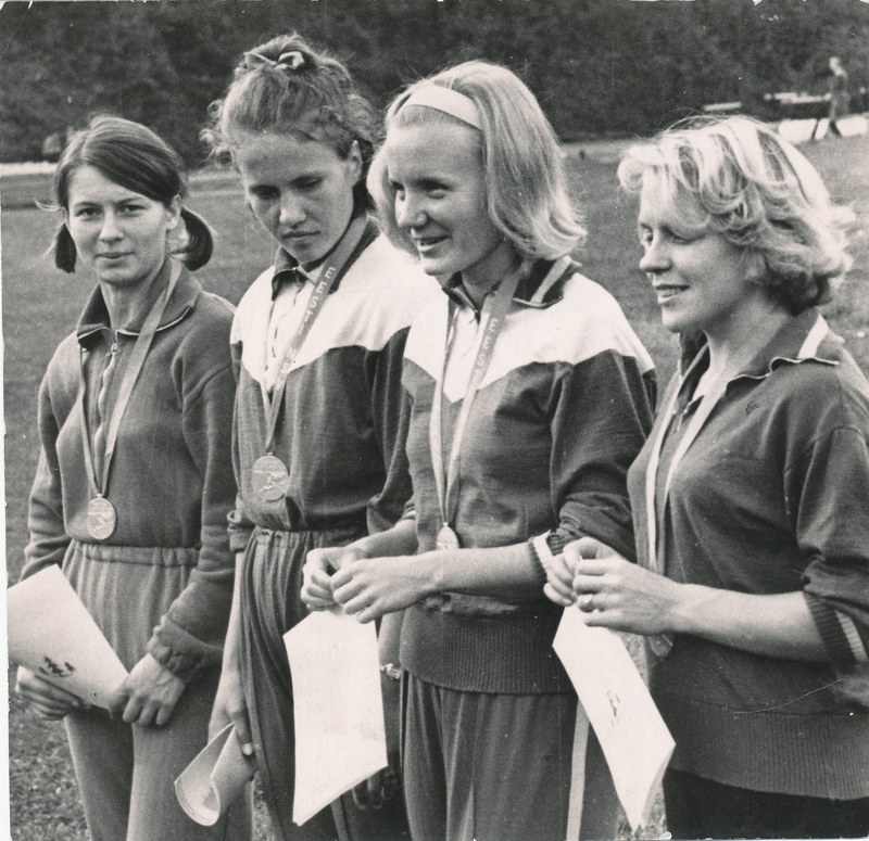 Grupp naisjooksjaid