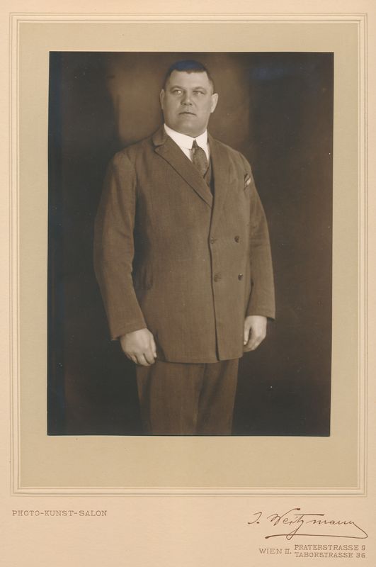 Maadleja Karl Tomberg, portree