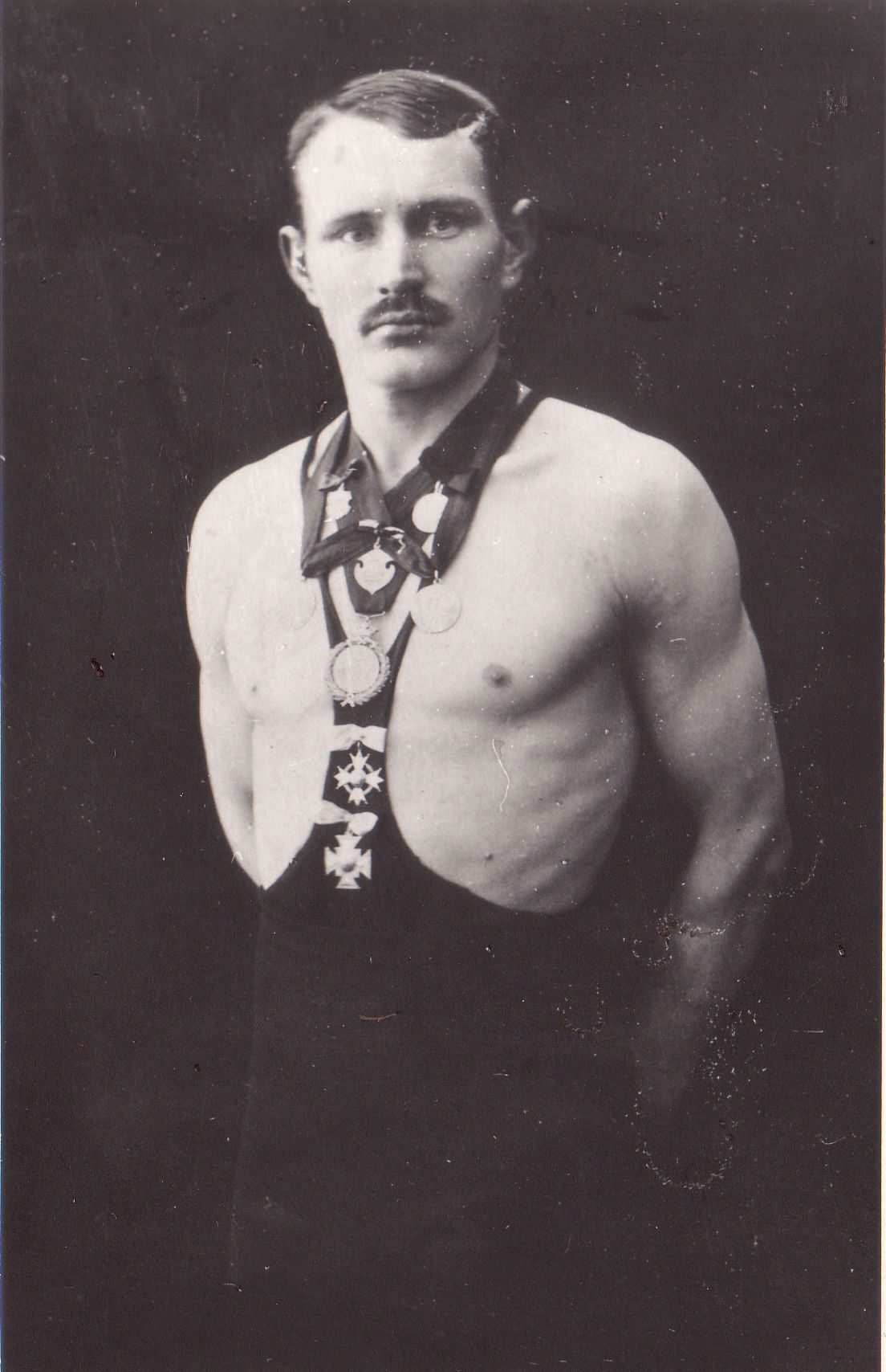 Raskejõustiklane Georg Eduard Kristjan Suur ca 1919