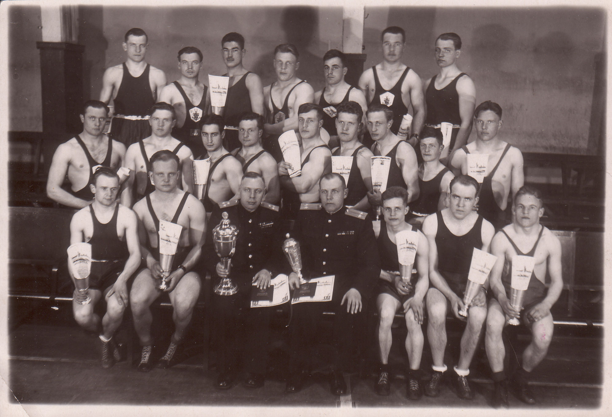 Grupp mere-lennuväe sportlasi Tallinnas 1950. aa