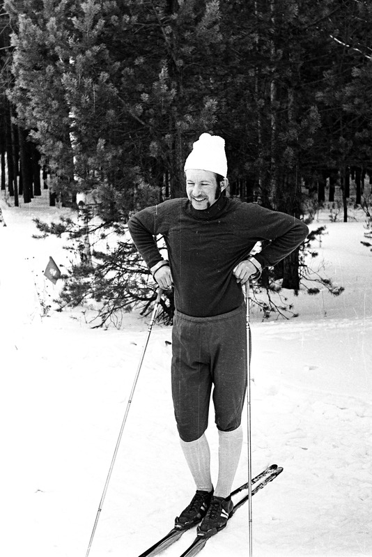 Suusataja Artur Hunt suuskadel