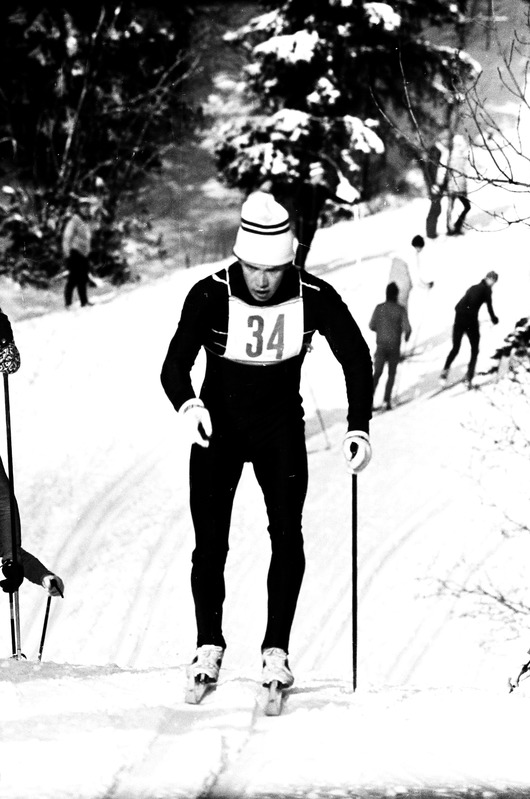 Suusataja murdmaasuusa distantsil