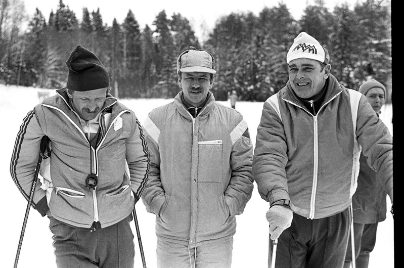 Suusatreener Mati Alaver koos sporditegelaste Peeter Jakovlevi ja Enn Maamäega