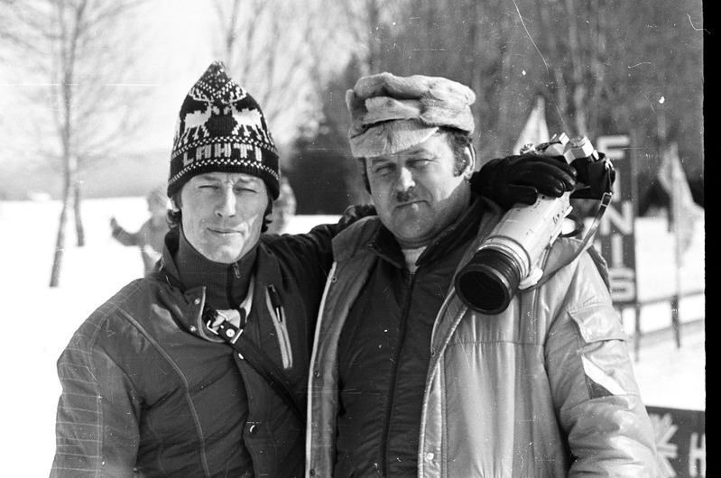 Suusatreener ja fotograaf Jüri Jõepera koos kohtunik Hillar Mändaluga