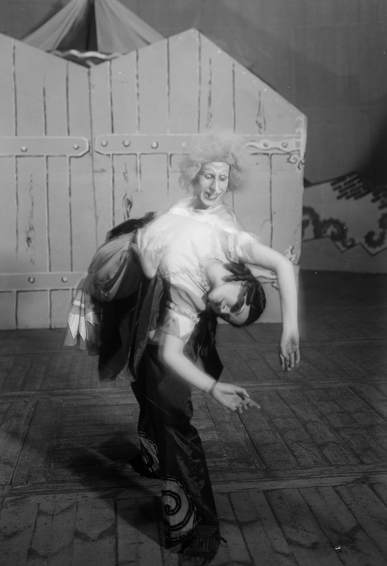 Gerd Neggo tantsustuudio, Jaap Kooli pantomiin Nõiaring, pildistatud Draamateatris, 1936