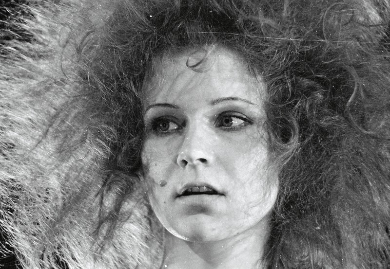 „Põrgupõhja uus Vanapagan“ (Anton-Hansen Tammsaare). Vanemuine 1976.  Põrgueit Lisette-Liis Bender. Lavastuse proov.  Filmimine televisiooni jaoks.