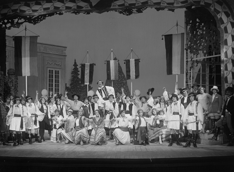 Klaasnegatiiv, Csikósparuness (Georg Jarno operett 3 vaatuses), stseen etendusest, Teater Estonia 1927. a.