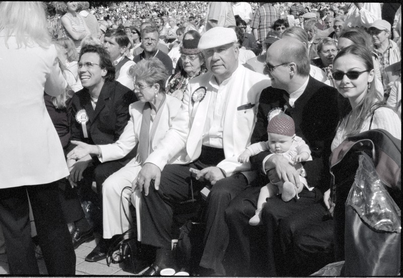 Negatiiv: Kristjan Järvi, Liilia Järvi, Neeme Järvi, Paavo Järvi, Maarika Järvi laulupeol. Foto: Kalju Suur.